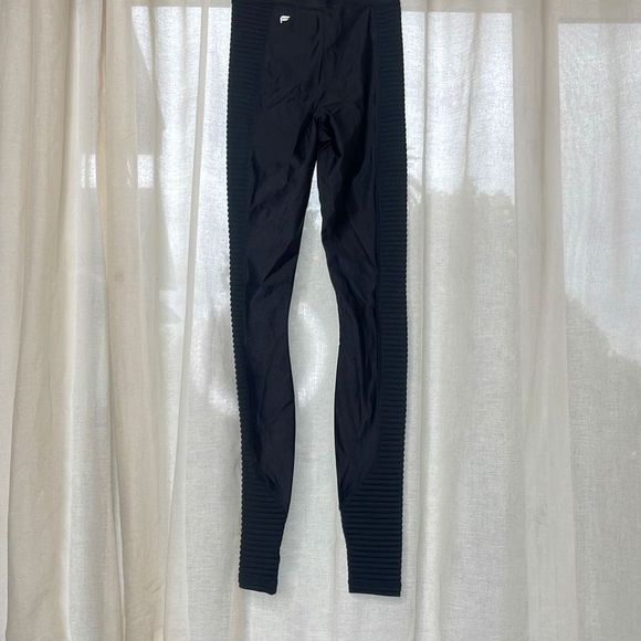 Fabletics ULTRA HIGH-WAISTED MOTION SHINE LEGGING | XXS/0-2 - Picture 6 of 8